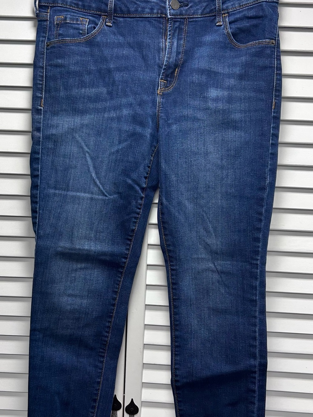 Old Navy Blue Capri Jeans - Mid/Dark Wash